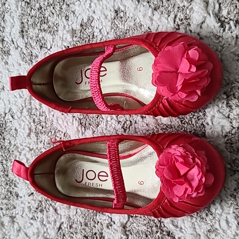 4 for $28 - Joe Fresh Toddler Girls Size 6 Pink  Satin Flower Mary Jane Shoes